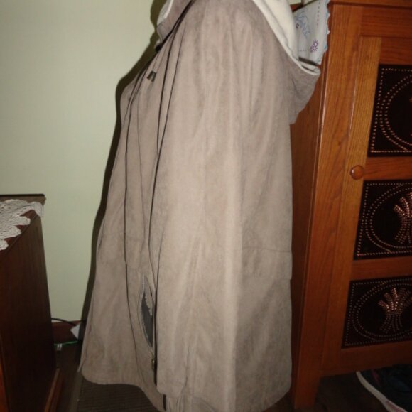 Outbrook Woman Plus Size 1x Coat - Picture 3 of 6